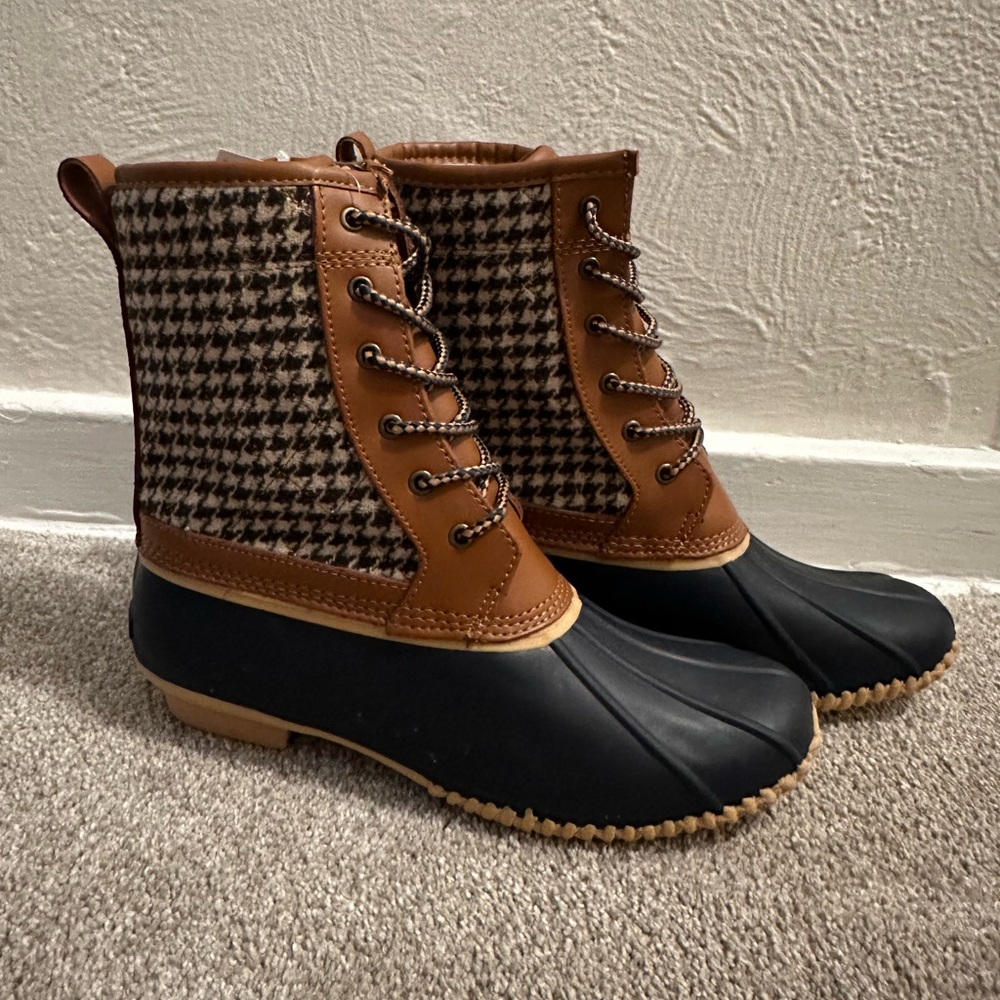 NWT - Lands’ End Duck Boots - 8.5